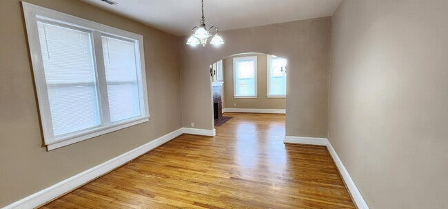 Building Photo - Bright & Spacious 2-Bedroom Apartment with Private Outdoor Space