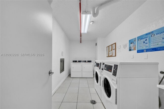 Building Photo - 3001 S Ocean Dr