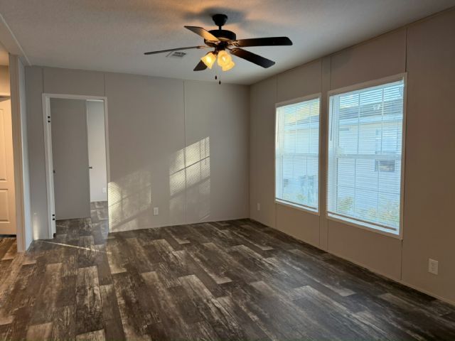 Building Photo - 1400 Banana Rd