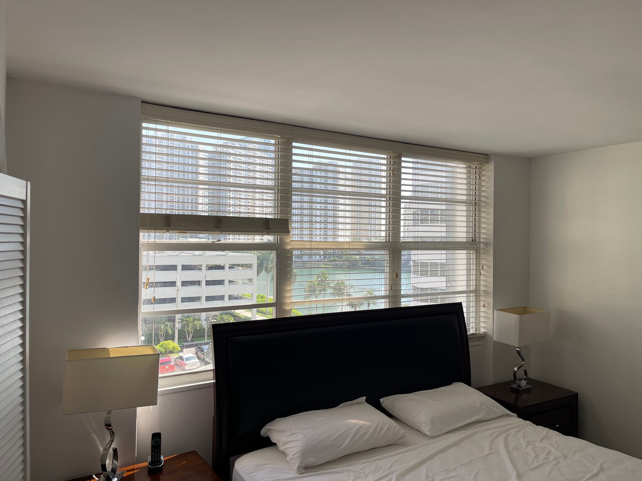 Building Photo - 825 Brickell Bay Dr