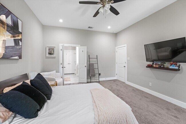 Building Photo - 4520 Garrison Ave