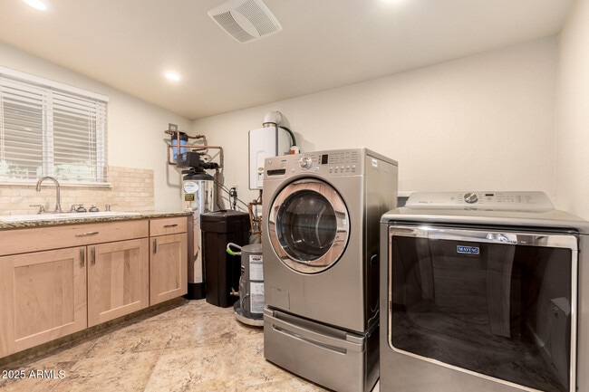 Building Photo - 1320 S Beck Ave