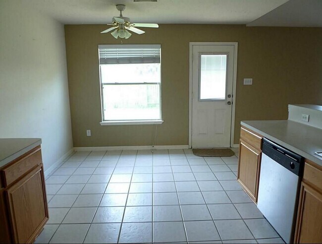 Building Photo - 9718 Cottage St