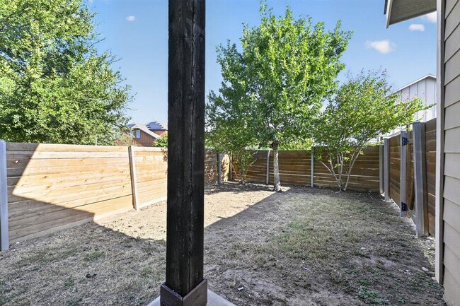 Building Photo - 5800 Baythorne Dr