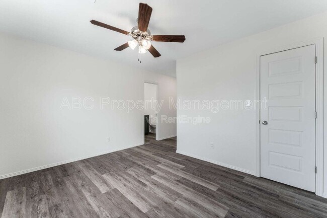 Building Photo - 955 S Benchmark Ln