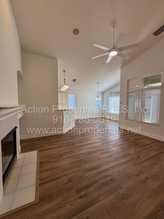 Building Photo - 6000 Buggy Whip Ln