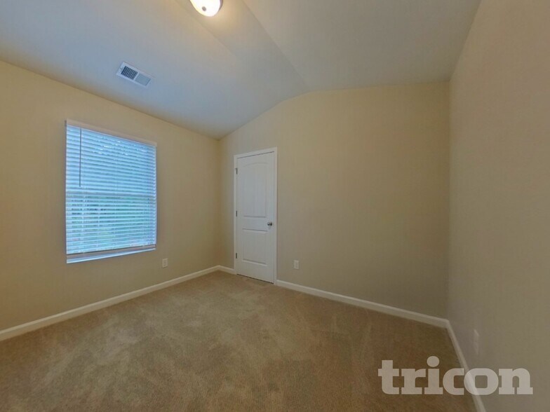 Building Photo - 418 Daffodil Drive
