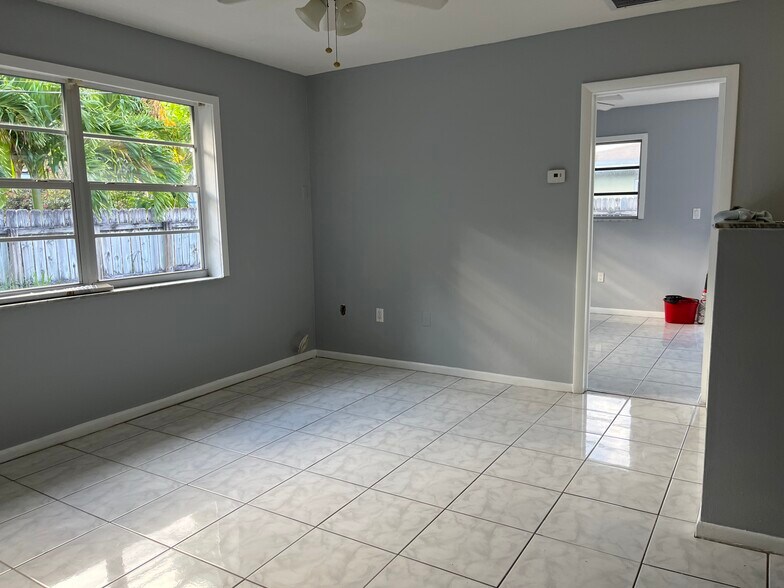 Building Photo - 5111 NE 18th Ave