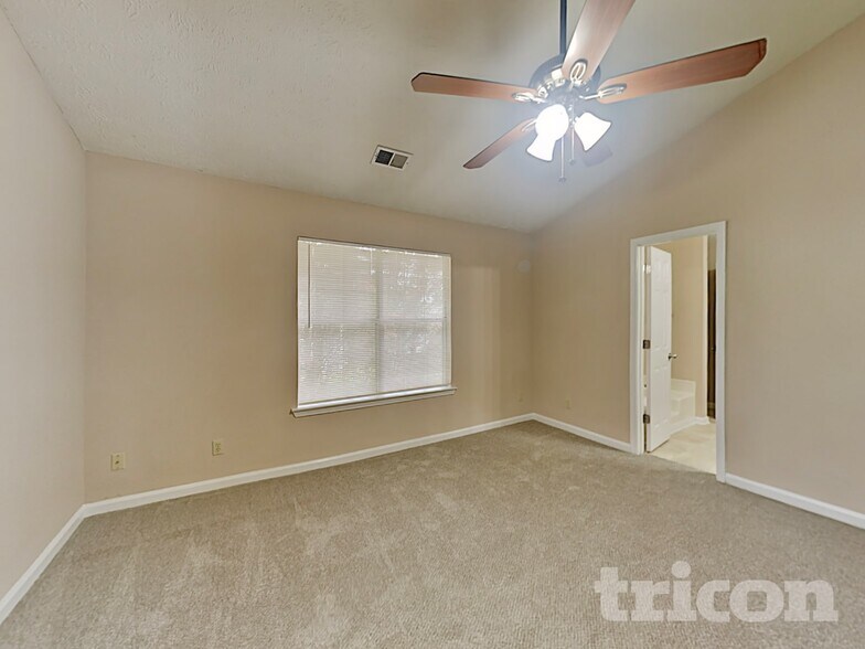 Building Photo - 5929 Creekside Dr