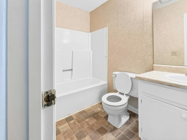 Building Photo - 6209 Friar Tuck Dr NW