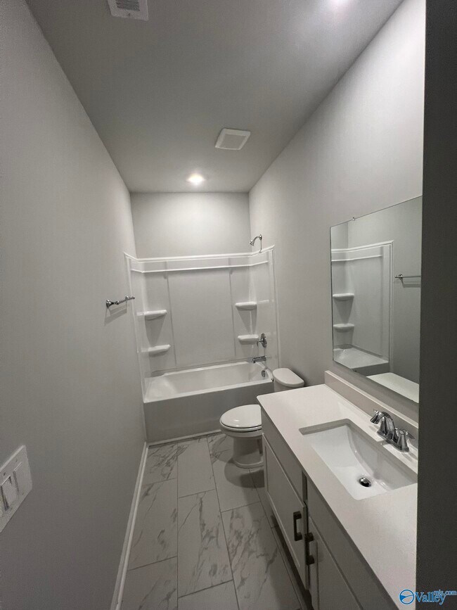 Building Photo - 159 Little Britain St