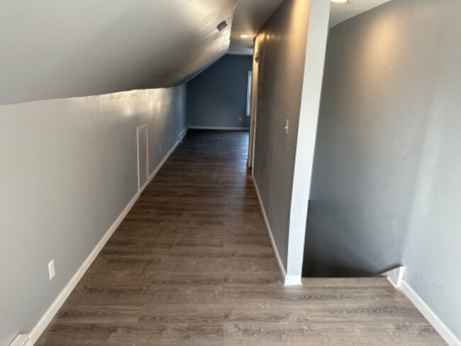 Building Photo - 618 Gibbons St