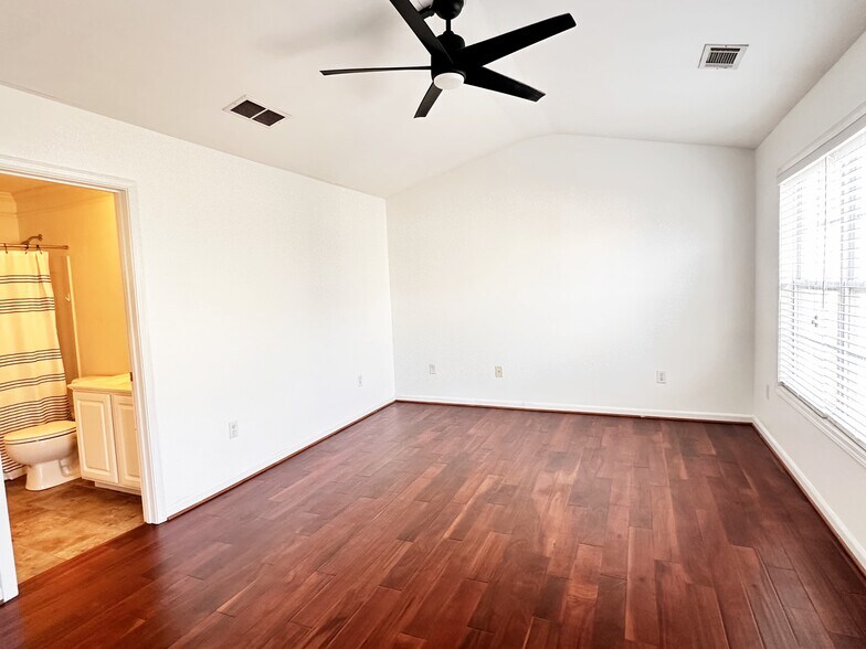 Building Photo - 307 Savoy Ct