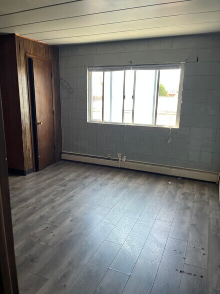 Building Photo - 220 N 4th St