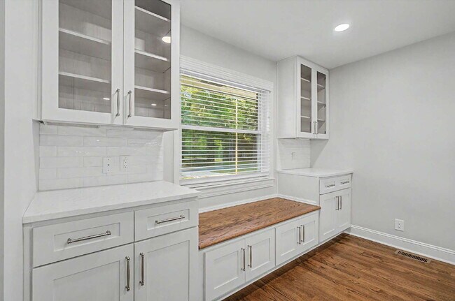 Building Photo - Charming 3-Bed/2.5-Bath Ranch in Durham