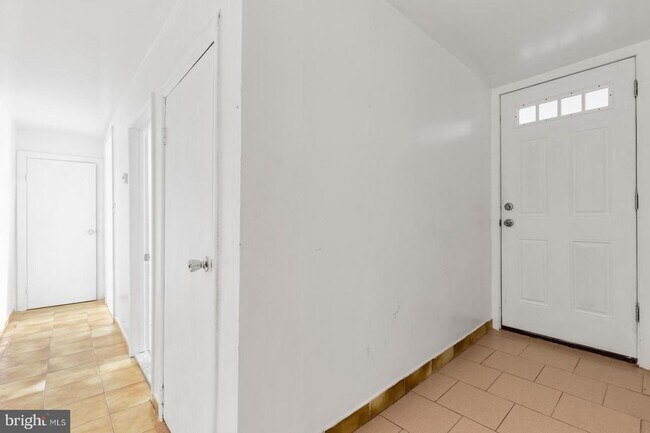 Building Photo - 2301 S 16th St