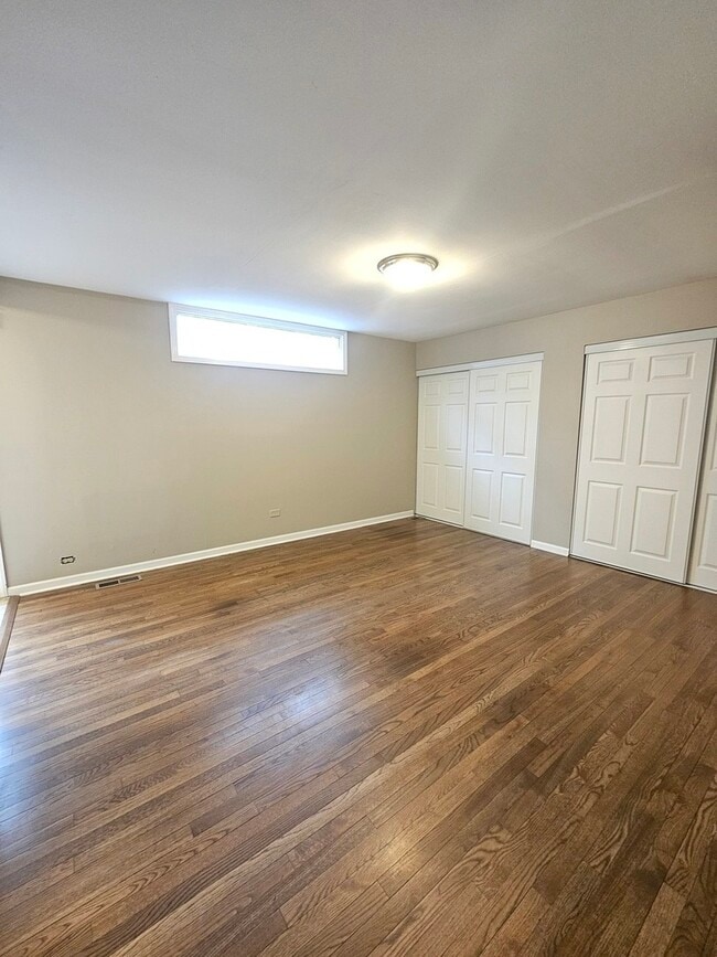 Building Photo - 600 Hawthorne Ln