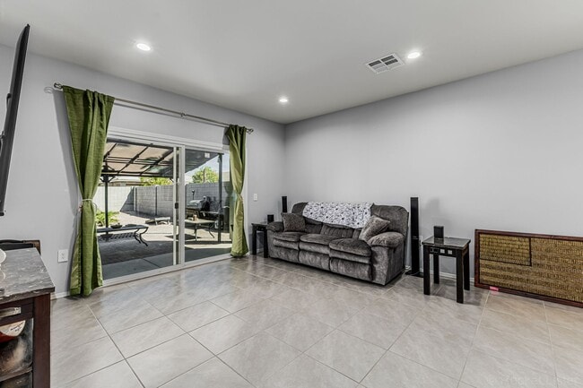 Building Photo - 5 Bedroom home in Maricopa