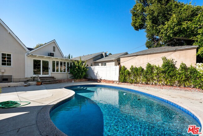 Building Photo - 10530 Kinnard Ave