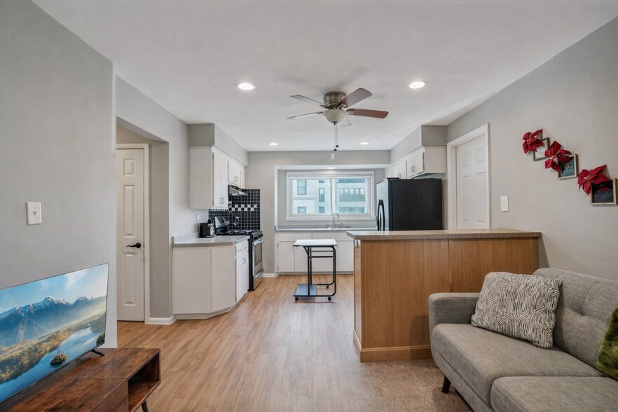 Building Photo - 1679 N Cass St