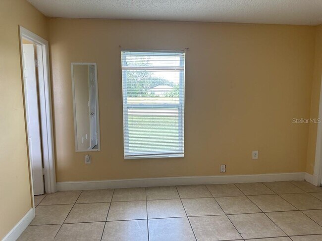 Building Photo - 394 Colonade Ct