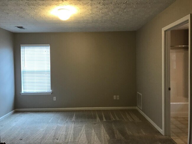 Building Photo - 881 Gerardi Rd