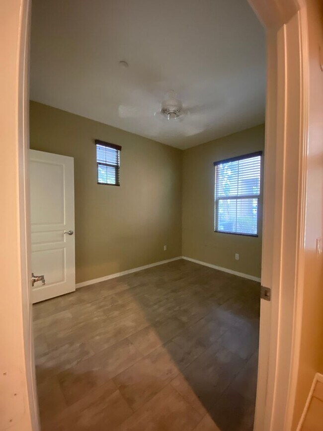 Building Photo - Victoria Gardens Three Bedroom Condo