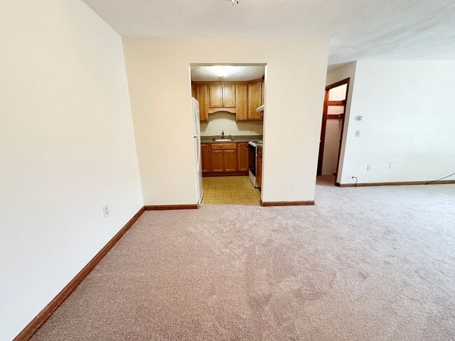 Building Photo - Holden: 2 Bed 1 Bath, Heat & Hot Water Inc...