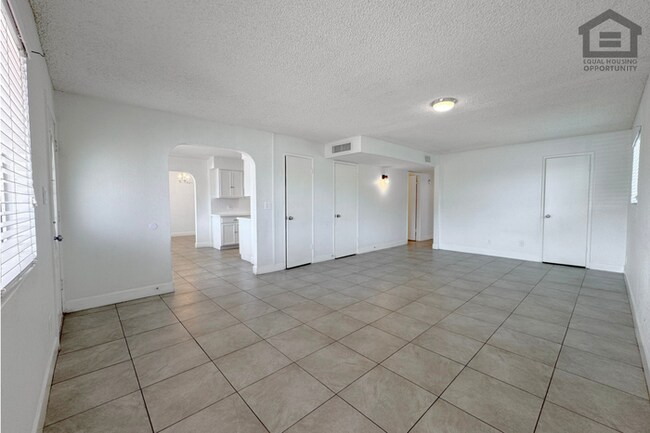 Building Photo - 4Bed/2Bath House at Chandler Blvd/McQueen Rd! Ready for Immediate Move-In! – NO HOA!
