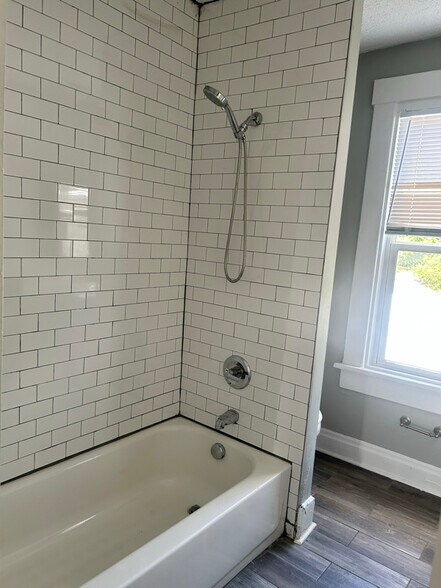 Building Photo - 358 St Clair Ave