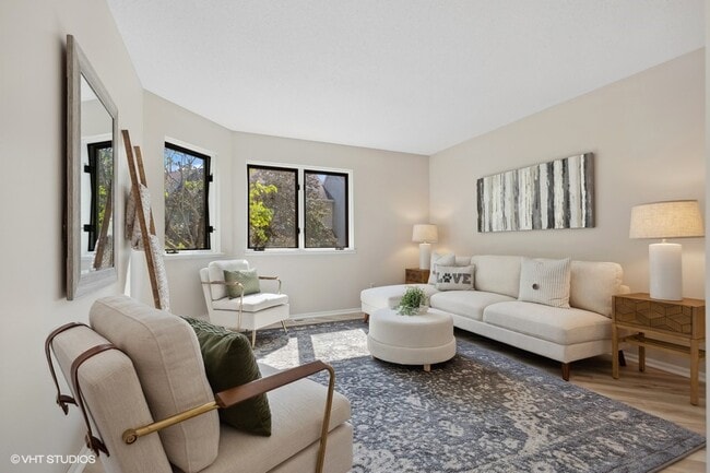 Building Photo - Charming Renovated Home with Modern Amenit...