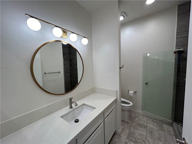 Building Photo - 533 S St Andrews Pl