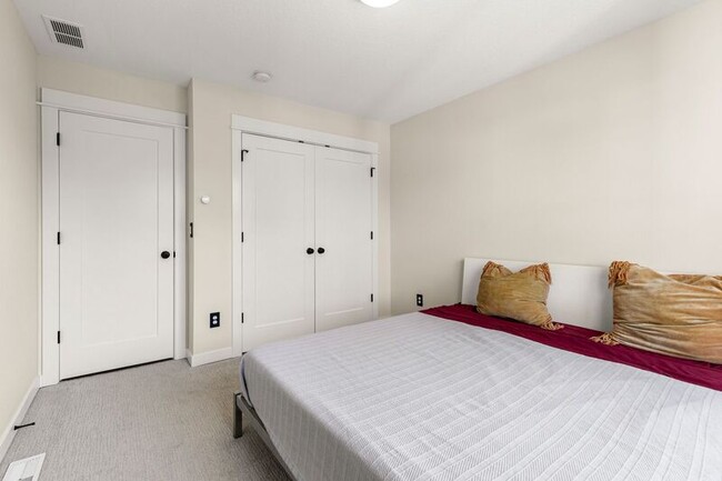 Building Photo - 4090 NE 6th Ave