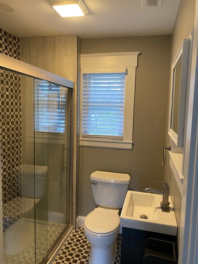 Building Photo - 2303 Center St