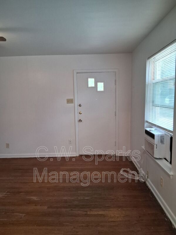 Building Photo - 3021 Avon St