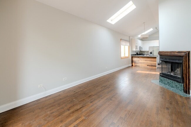 Primary Photo - 1342 N Cleaver St