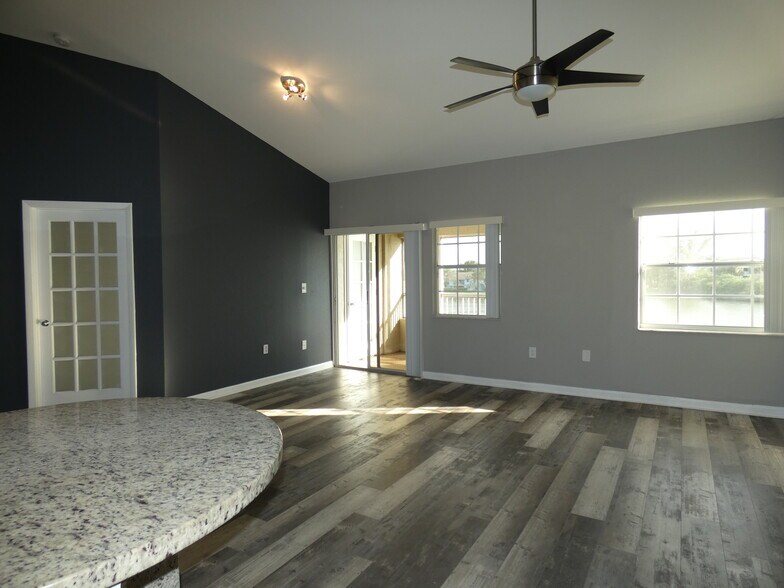 Building Photo - 2850 N Oakland Forest Dr