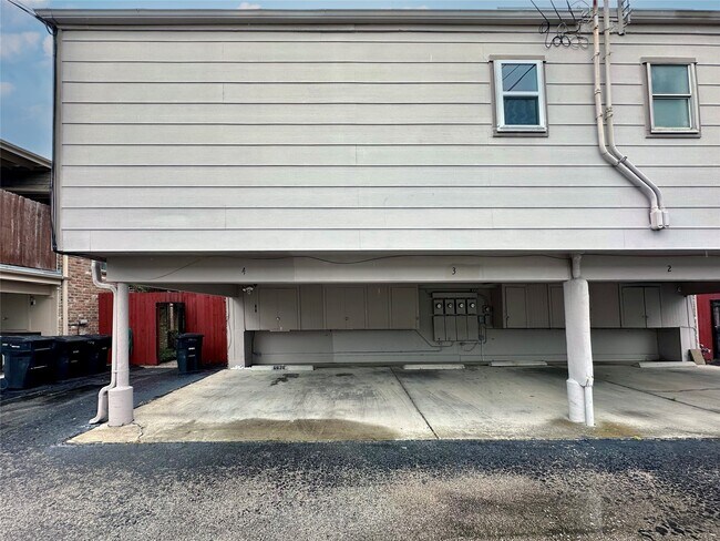 Building Photo - 5528 Beverly Hill St