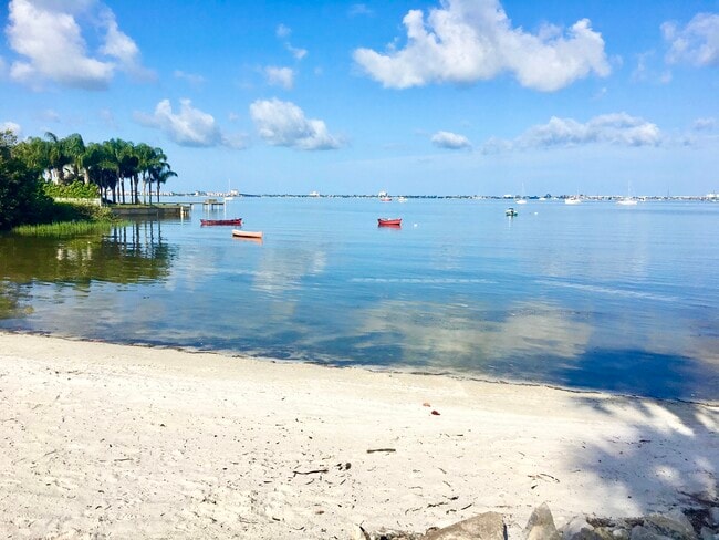 Building Photo - 4225 38th Ave S