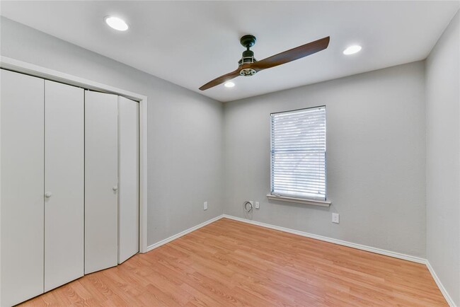 Building Photo - 9108 Texas Sun Dr