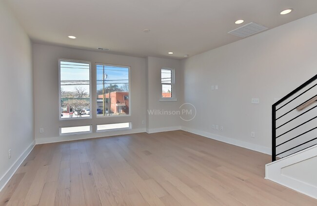 Building Photo - Luxury Urban Living 3-bed 3.5-bath NODA