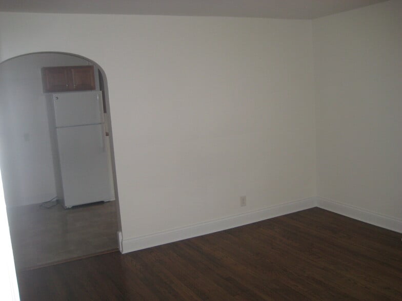 Living room 1 - 5711 Whitney Ave