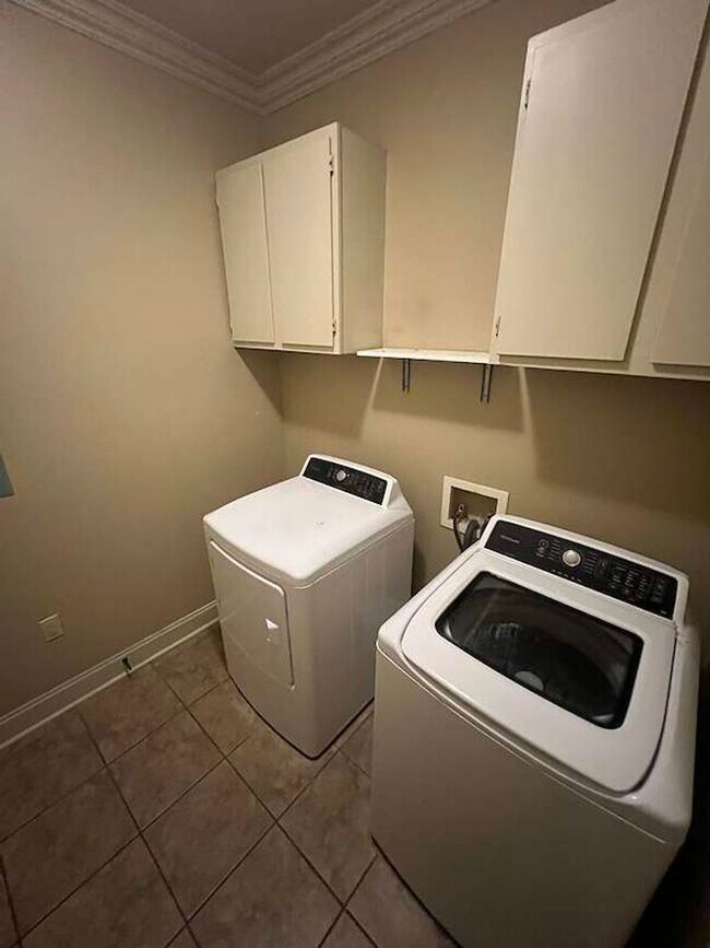 Building Photo - Beautiful 3 Bedroom Home in Established Zachary Neighborhood!