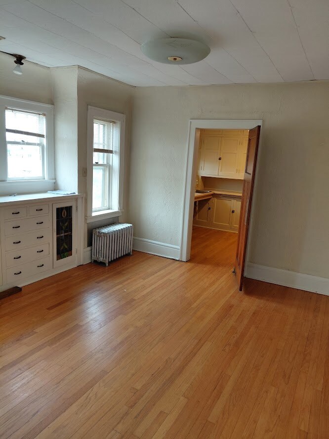 Building Photo - 4552 W Wells St