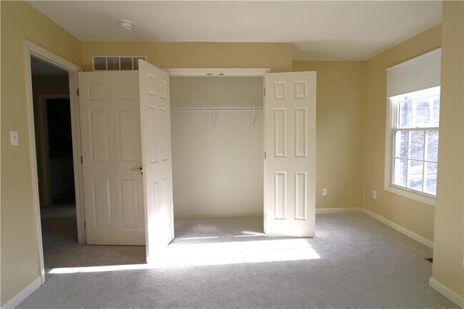 Building Photo - 2014 Trillium Ct