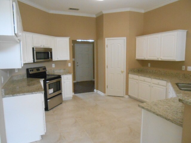 Building Photo - Beautiful 5br/3ba Arlington home with lots of upgrades! Pets are owner approval, fees apply. Carp...