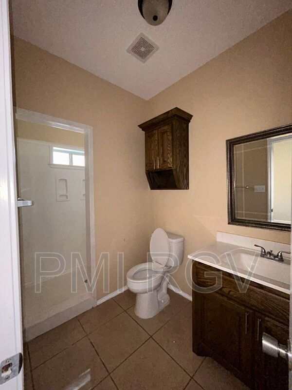 Building Photo - 2708 Primrose Ave