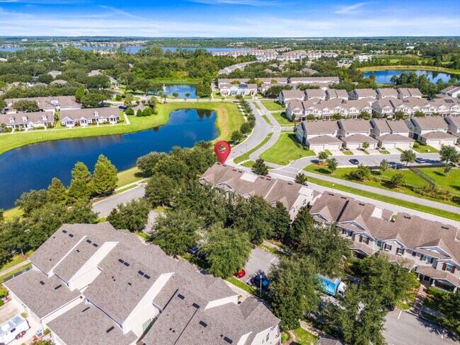 Building Photo - Spacious 3-Bed, 2.5 Bath End Unit Townhome in Windermere with 2 Car Garage!
