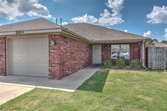 Building Photo - 3004 S B St