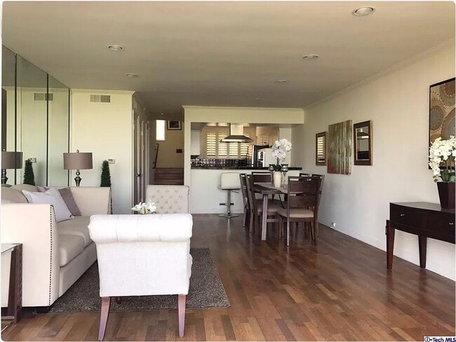 Building Photo - Stunning apartment in Baldwin Hills
